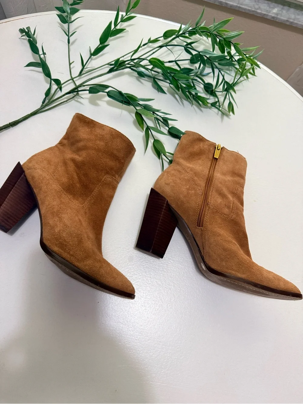 Vince Camuto Leather Tan Ankle Booties with Unique Stacked Heel 9. 5EZRANA